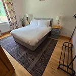 Benroe House 5 Bedrooms Casa vacanze *