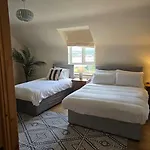 Benroe House 5 Bedrooms * Killybegs