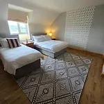 Benroe House 5 Bedrooms