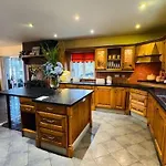 Benroe House 5 Bedrooms Casa vacanze