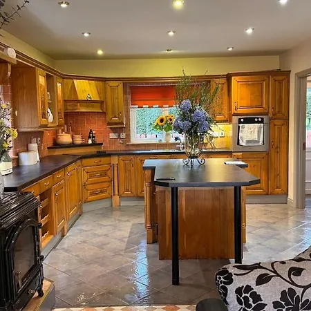 Benroe House 5 Bedrooms * Killybegs