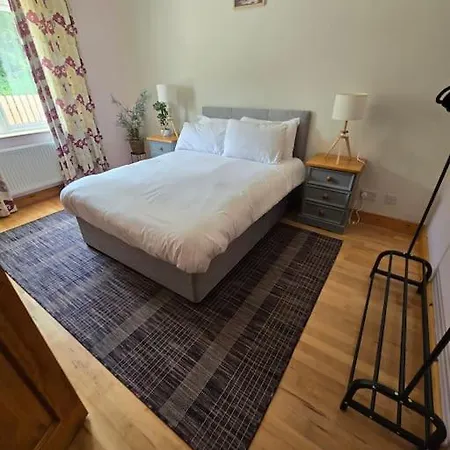 Benroe House 5 Bedrooms 度假居 *