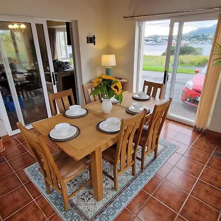 Benroe House 5 Bedrooms *