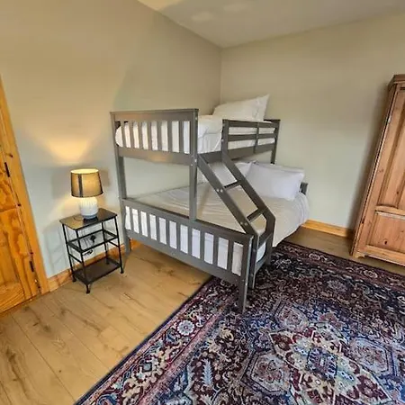 Benroe House 5 Bedrooms
