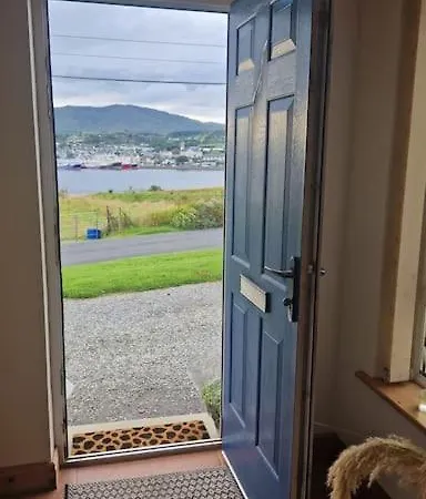 Benroe House 5 Bedrooms *