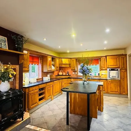 Holiday home Benroe House 5 Bedrooms