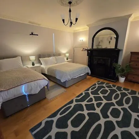 Holiday home Benroe House 5 Bedrooms *