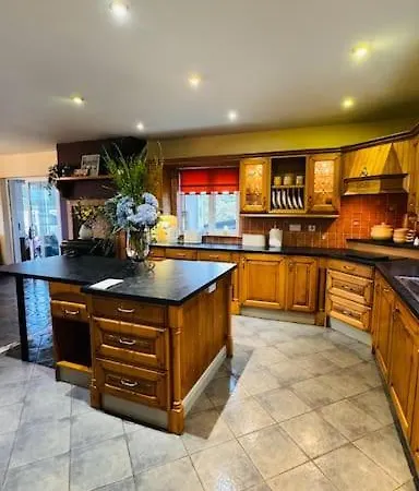Benroe House 5 Bedrooms 度假居