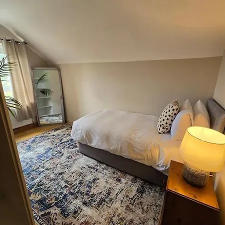 Benroe House 5 Bedrooms Feriehus *