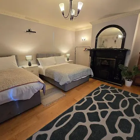 Benroe House 5 Bedrooms * 基利贝格斯