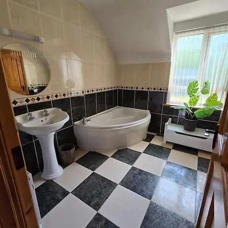 Benroe House 5 Bedrooms
