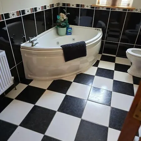 Benroe House 5 Bedrooms * Killybegs
