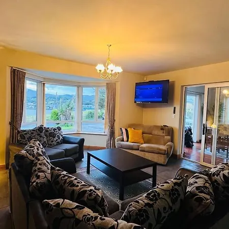 Benroe House 5 Bedrooms Holiday home