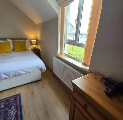 Benroe House 5 Bedrooms *