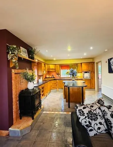 Benroe House 5 Bedrooms