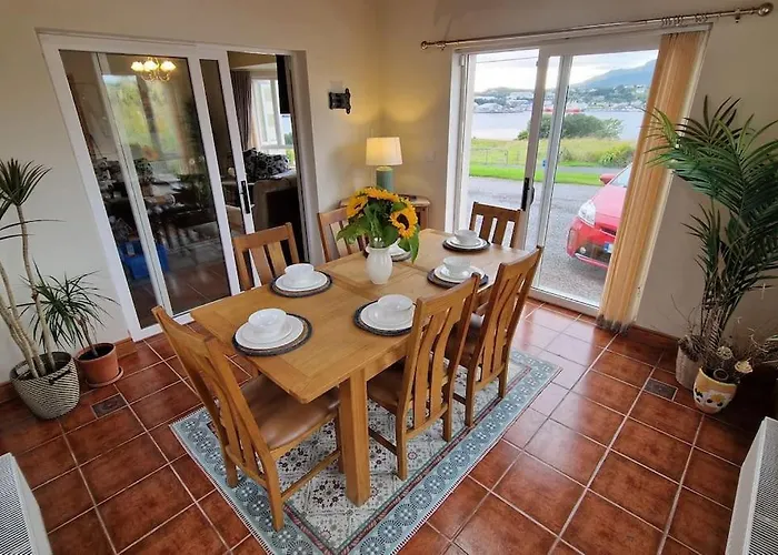 Benroe House 5 Bedrooms *