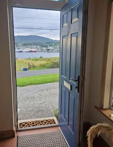 Benroe House 5 Bedrooms *