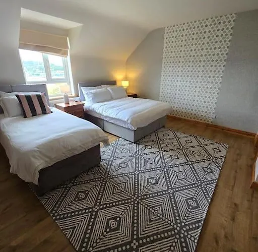 Benroe House 5 Bedrooms