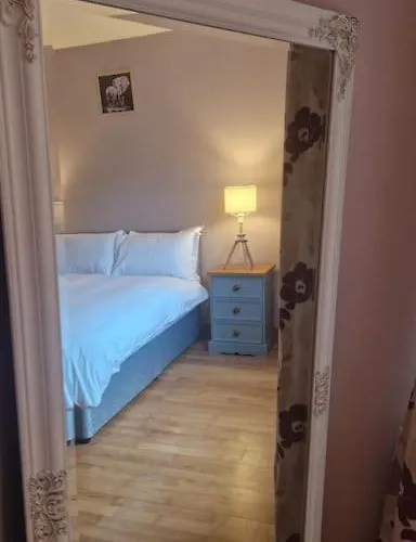 Benroe House 5 Bedrooms Сasa de vacaciones *