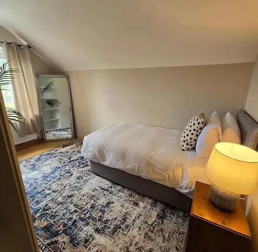 Benroe House 5 Bedrooms Ferienhaus *