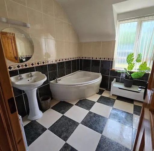 Benroe House 5 Bedrooms